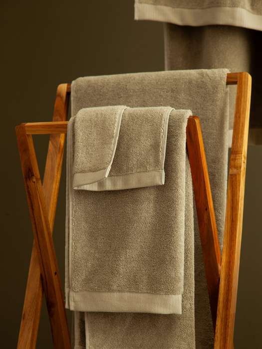 Полотенце банное бежево-серого цвета из коллекции essential, 70х140 см Tkano TK25-BT0003