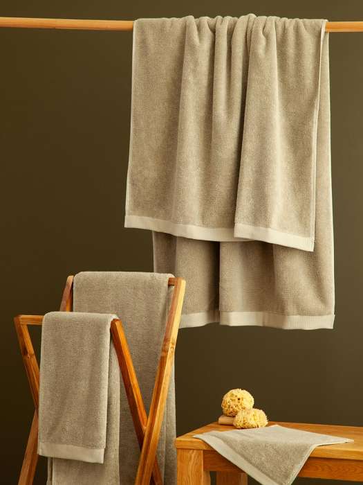 Полотенце банное бежево-серого цвета из коллекции essential, 70х140 см Tkano TK25-BT0003