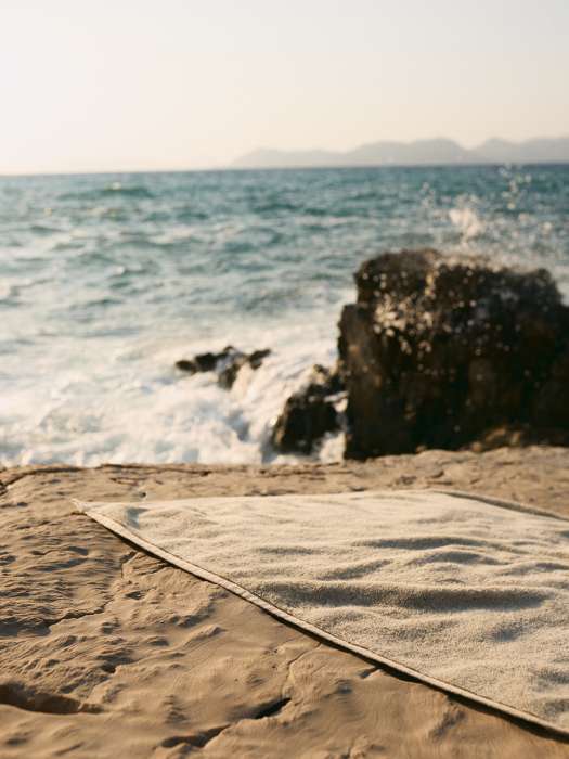 Полотенце банное бежево-серого цвета из коллекции essential, 70х140 см Tkano TK25-BT0003