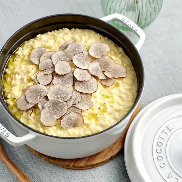 Кокот круглый, 26 см, 5,25 л, белый трюфель STAUB 11026107