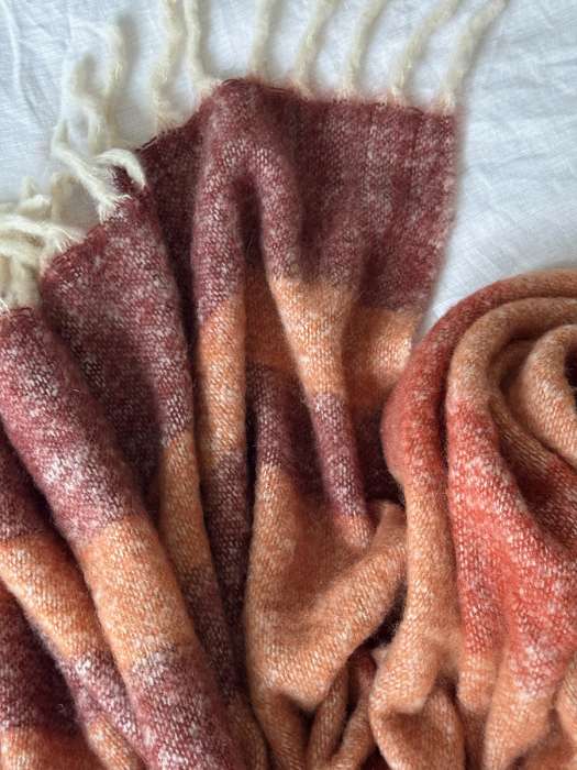 Плед мохеровый over horizon терракотового цвета из коллекции trendy ruffles, 130х180 см Tkano TK25-TH0009