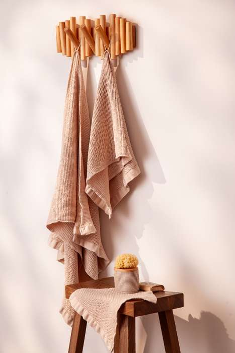 Полотенце банное из умягченной вафли кремового цвета из коллекции essential, 70x140 см Tkano TK25-BT0007