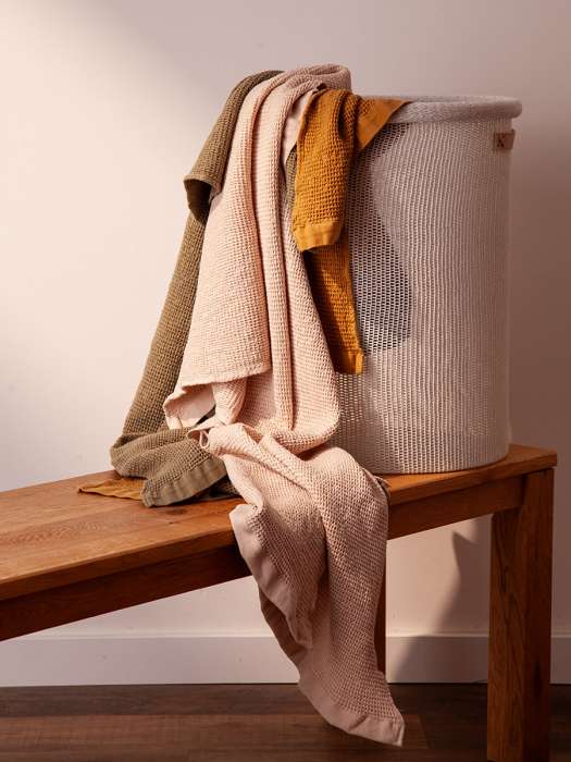 Полотенце банное из умягченной вафли кремового цвета из коллекции essential, 70x140 см Tkano TK25-BT0007