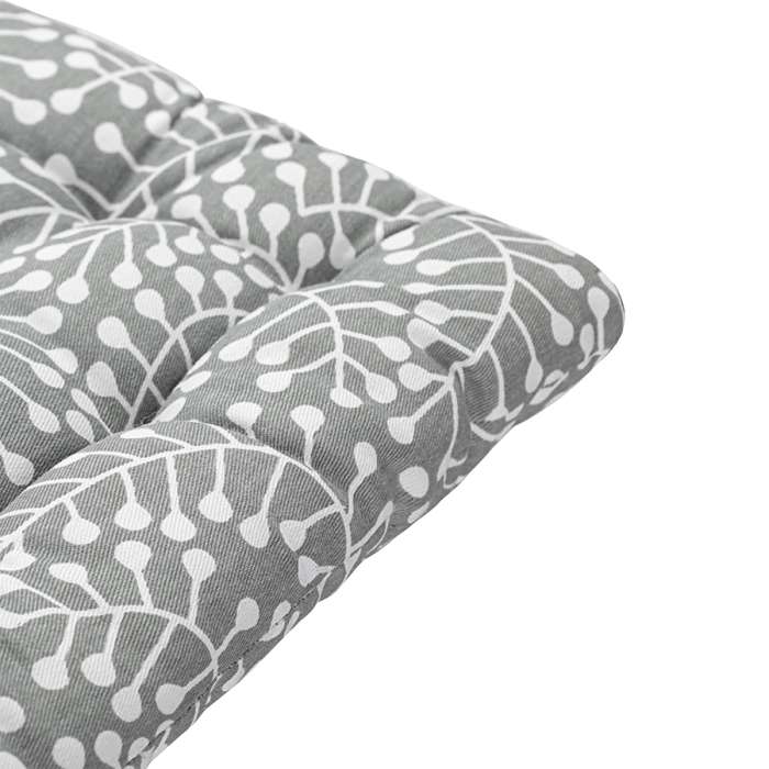 Подушка на стул из хлопка серого цвета с принтом Спелая Смородина из коллекции scandinavian touch, 40х40 см Tkano TK24-CP0007