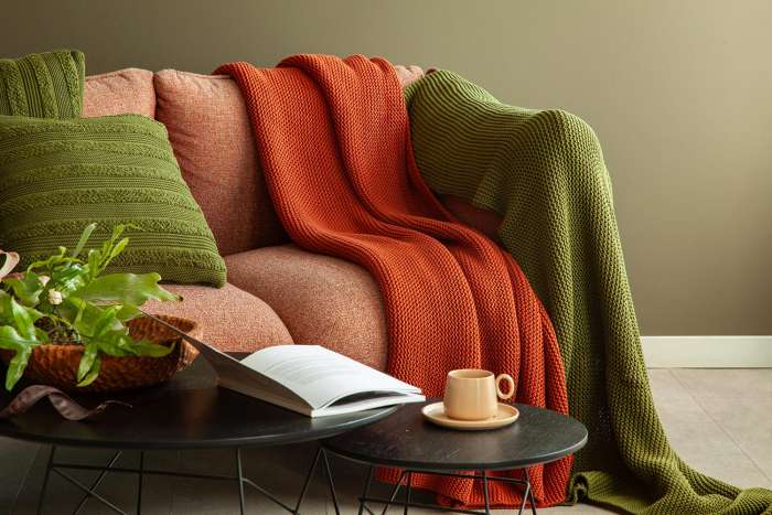 Плед из хлопка жемчужной вязки терракотового цвета из коллекции essential, 130х180 см Tkano TK24-TH0001