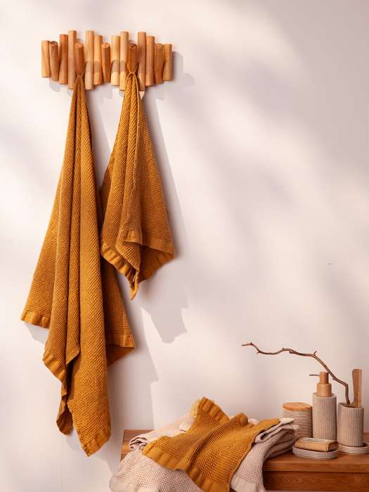 Полотенце банное из умягченной вафли цвета охры из коллекции essential, 70x140 см Tkano TK25-BT0008