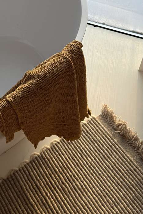 Полотенце банное из умягченной вафли цвета охры из коллекции essential, 70x140 см Tkano TK25-BT0008