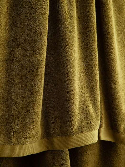 Полотенце банное оливкового цвета из коллекции essential, 70х140 см Tkano TK25-BT0001