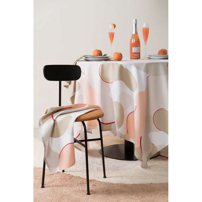 Скатерть из хлопка бежевого цвета с авторским принтом из коллекции Freak Fruit, 170х250 см TKANO TK20-TC0019