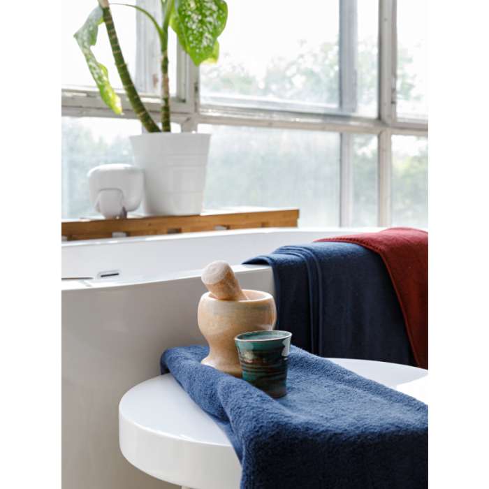 Полотенце банное темно-синего цвета из коллекции essential, 70х140 см Tkano TK18-BT0013