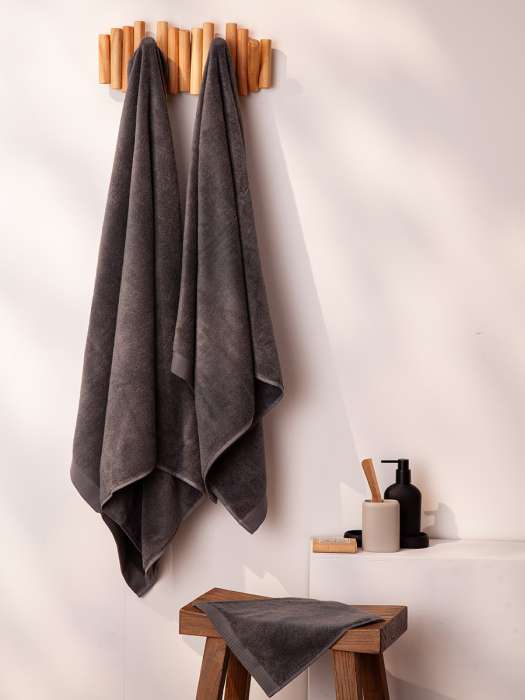 Полотенце банное темно-серого цвета из коллекции essential, 90х150 см Tkano TK18-BT0017