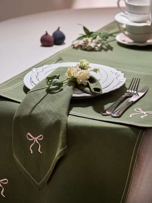 Салфетка под приборы fancy bows оливкового цвета из коллекции essential, 35х45 см Tkano TK25-PM0012