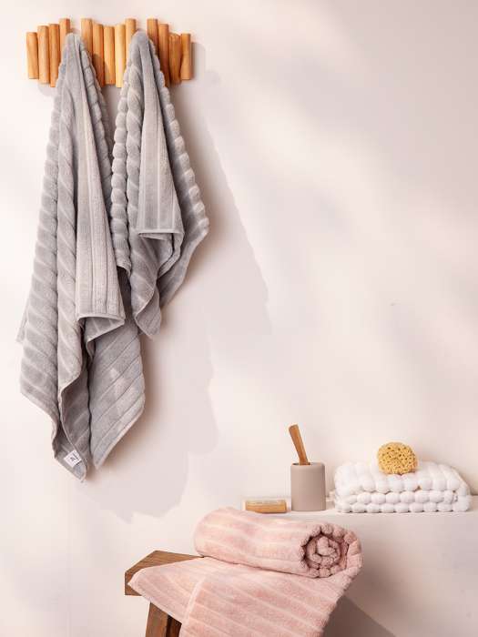 Полотенце банное waves цвета пыльной розы из коллекции essential, 70х140 см Tkano TK18-BT0022