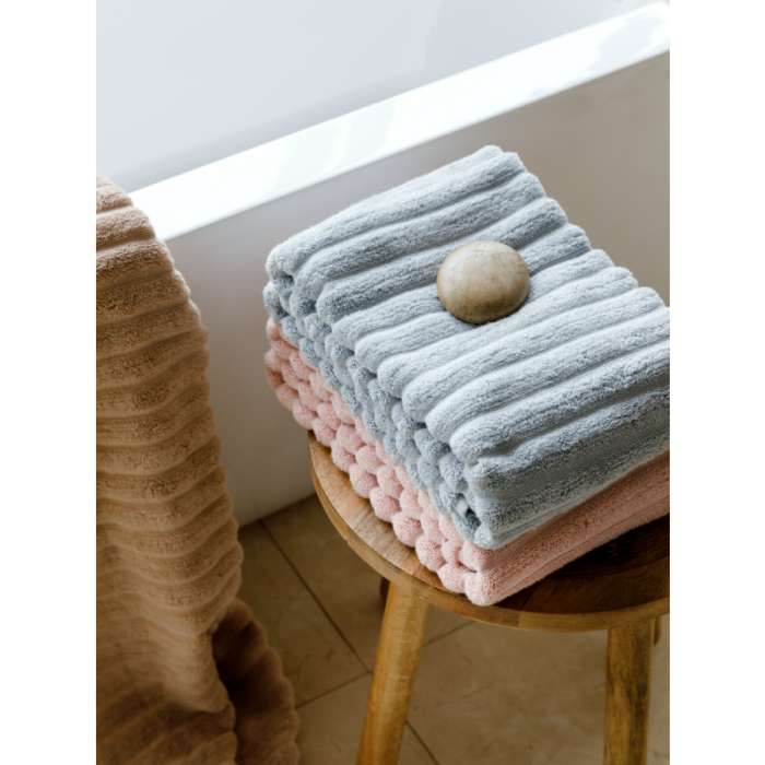 Полотенце банное waves цвета пыльной розы из коллекции essential, 70х140 см Tkano TK18-BT0022
