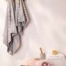 Полотенце банное waves серого цвета из коллекции essential, 70х140 см Tkano TK18-BT0023