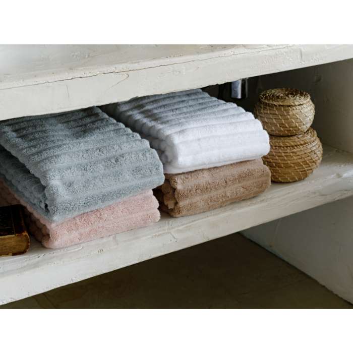 Полотенце банное waves серого цвета из коллекции essential, 70х140 см Tkano TK18-BT0023