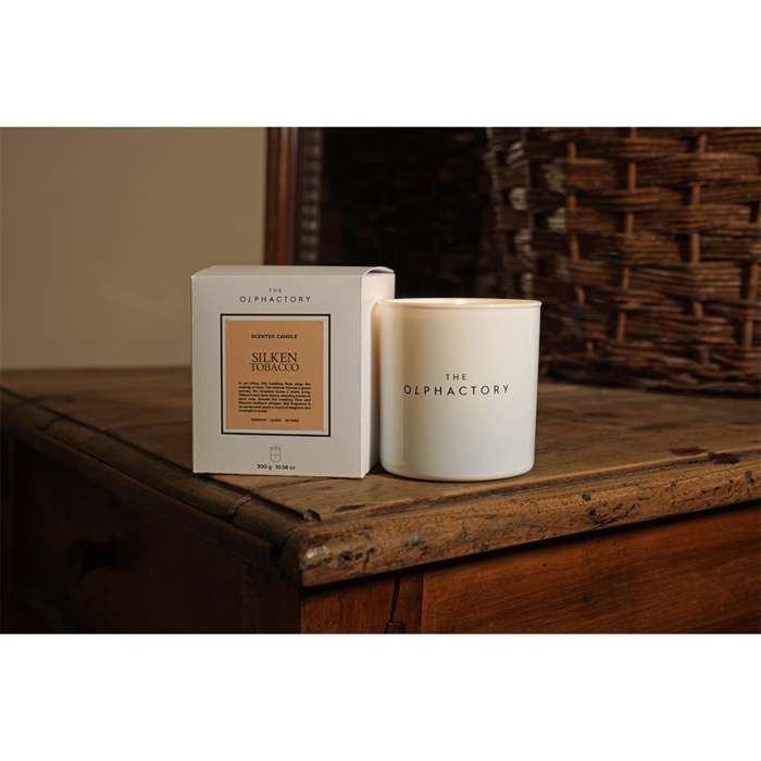 Свеча ароматическая the olphactory, white insignia, silken tobacco, 60 ч Ambientair VV060SKWTO