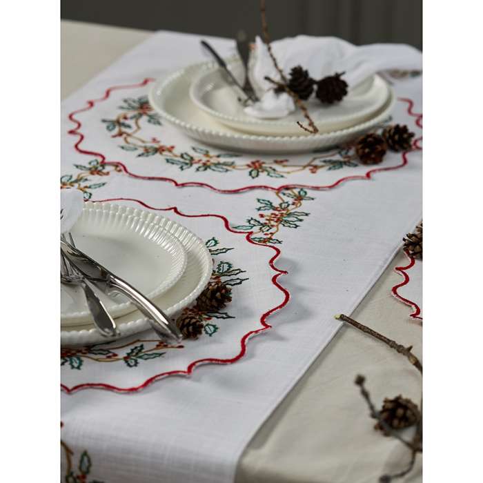 Дорожка на стол Festive wreath из коллекции New Year Essential, 45х150 см Tkano TK24-TR0007