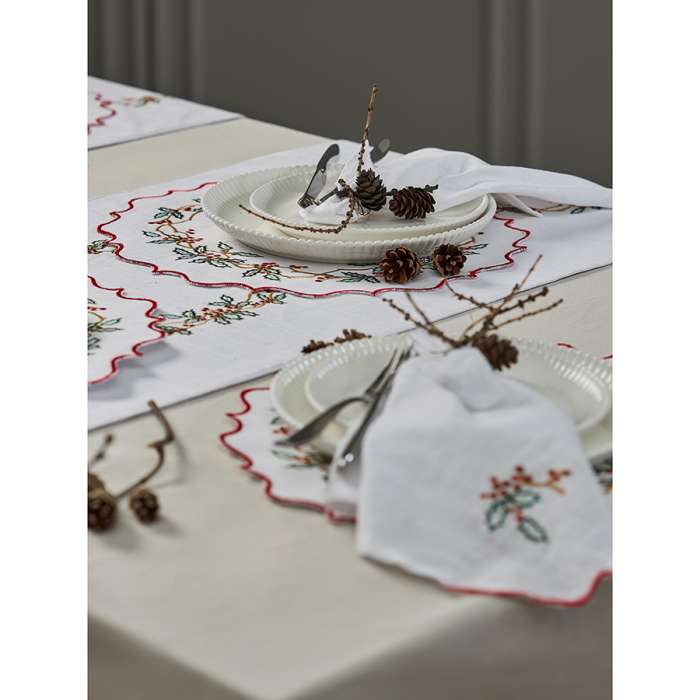 Дорожка на стол Festive wreath из коллекции New Year Essential, 45х150 см Tkano TK24-TR0007