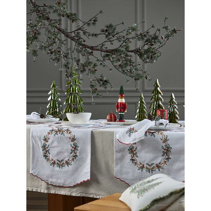 Дорожка на стол Festive wreath из коллекции New Year Essential, 45х150 см Tkano TK24-TR0007