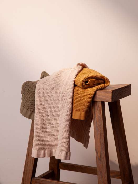 Полотенце для рук из умягченной вафли кремового цвета из коллекции essential, 50x90 см Tkano TK25-HT0005