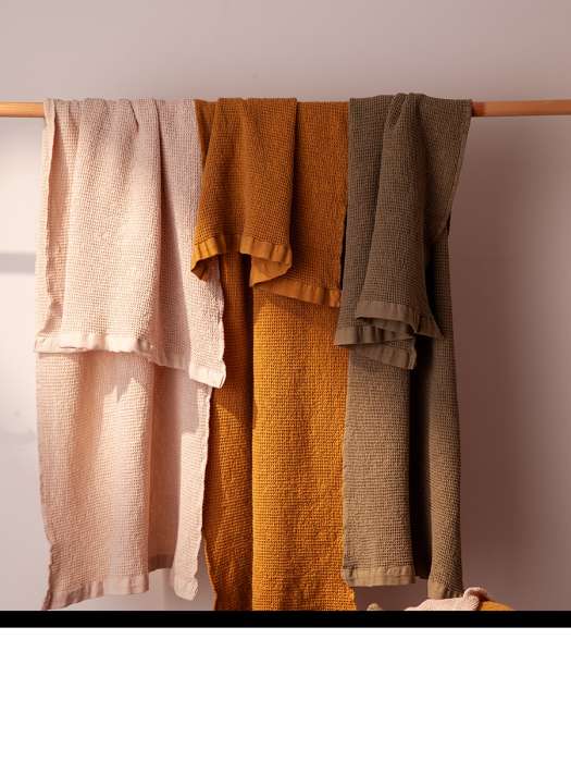 Полотенце для рук из умягченной вафли кремового цвета из коллекции essential, 50x90 см Tkano TK25-HT0005