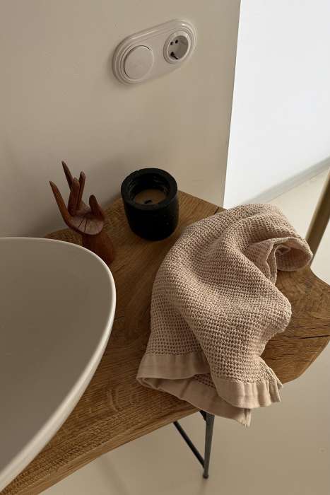 Полотенце для рук из умягченной вафли кремового цвета из коллекции essential, 50x90 см Tkano TK25-HT0005