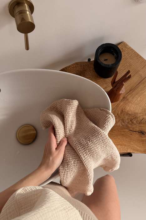 Полотенце для рук из умягченной вафли кремового цвета из коллекции essential, 50x90 см Tkano TK25-HT0005