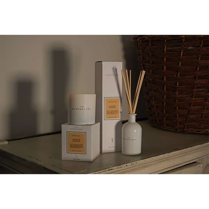 Свеча ароматическая the olphactory, white insignia, amber whisper, 60 ч Ambientair VV060AWWTO