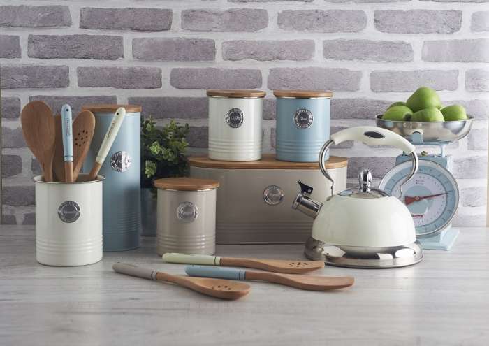 Емкость для хранения пасты living 2,5 л голубая Typhoon 1401.742V