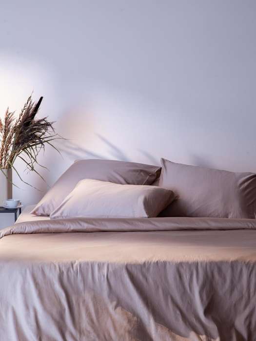 Комплект постельного белья из премиального сатина бежевого цвета из коллекции essential, 200х220 см Tkano TK25-DC0006