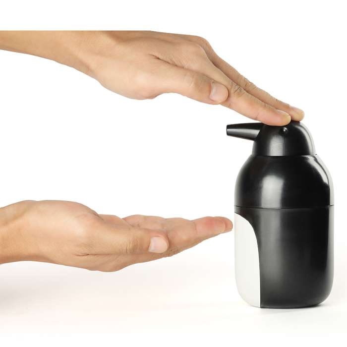 Диспенсер для мыла penguin, черно-белый QUALY QL10351-BK-WH