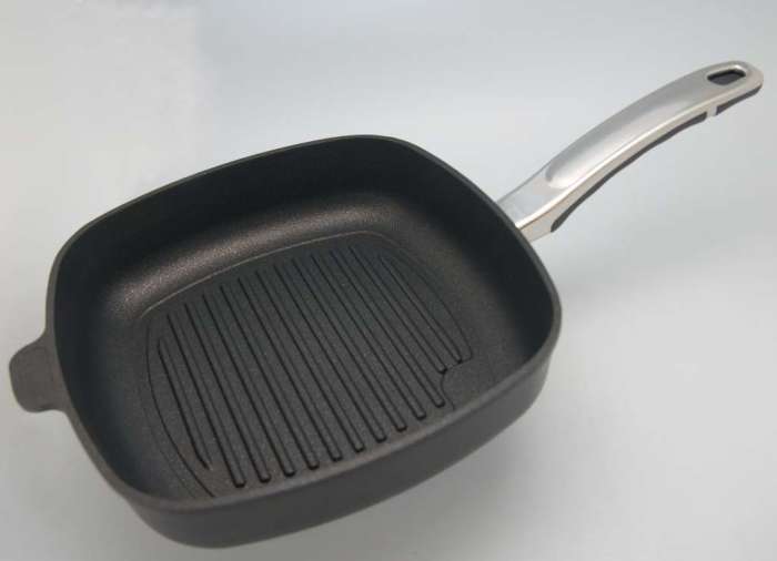 Сковорода-гриль квадратная с несъемной ручкой BAF Gigant Newline 26x26 см 5001 16 26 0