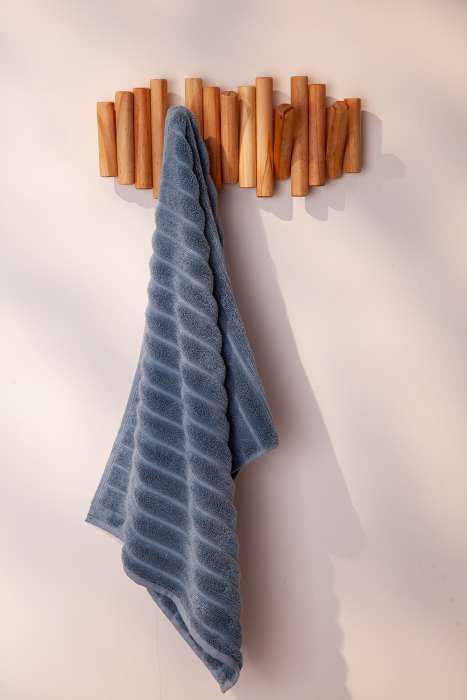 Полотенце банное waves джинсово-синего цвета из коллекции essential, 70х140 см Tkano TK21-BT0001