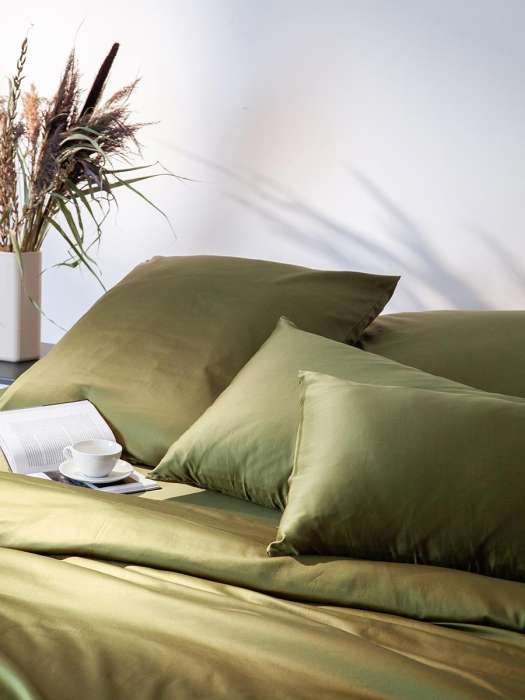 Комплект постельного белья из премиального сатина оливкового цвета из коллекции essential, 200х220 с Tkano TK25-DC0002