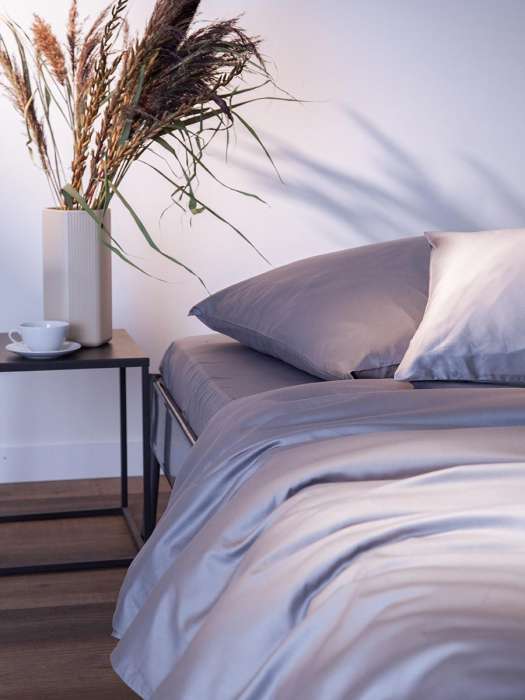 Комплект постельного белья из премиального сатина светло-серого цвета из коллекции essential, 200х22 Tkano TK25-DC0008