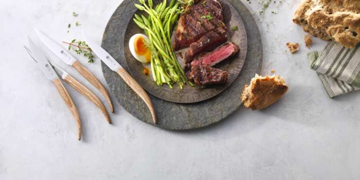 Набор стейковых ножей 4 пр. ZWILLING, с рукояткой из дуба 39160-000