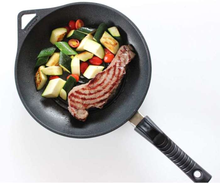 Сковорода "WAKAME" с крышкой "Арома"  BAF Gigant Newline 28 см 5001 15 28 1с