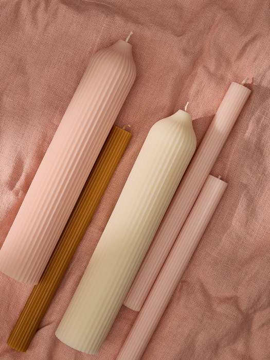 Набор из двух свечей цвета карри из коллекции edge, 24,5 см Tkano TK24-CND0009