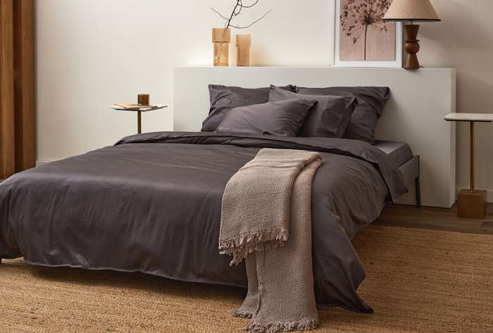 Простыня из премиального сатина темно-серого цвета из коллекции essential, 240х270 см Tkano TK24-SH0021