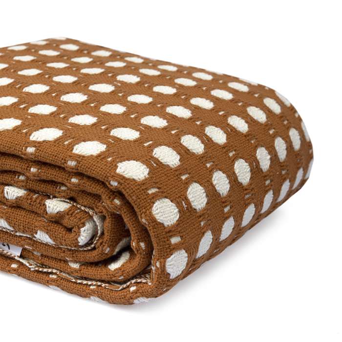 Покрывало из хлопка polka dots карамельного цвета из коллекции essential, 180х250 см Tkano TK23-BS0010