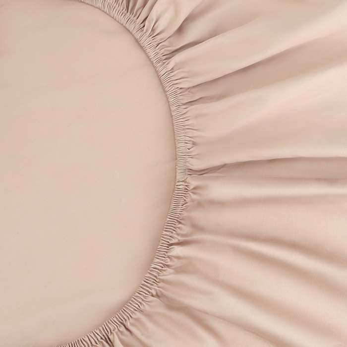 Простыня на резинке из премиального сатина бежевого цвета из коллекции essential,  160х200х30 см Tkano TK25-FS0007