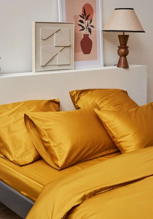 Простыня на резинке из премиального сатина горчичного цвета из коллекции essential, 160х200х30 см Tkano TK24-FS0050