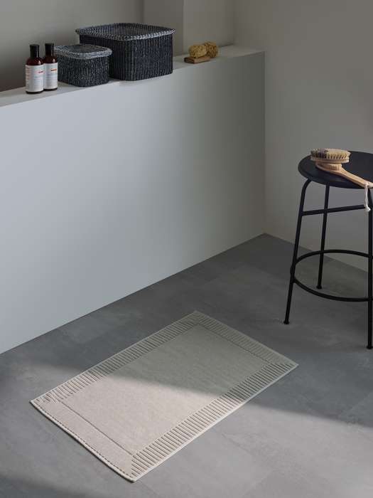 Коврик для ванной с фактурным бортиком бежево-серого цвета из коллекции essential, 50х80 см Tkano TK26-BM0003