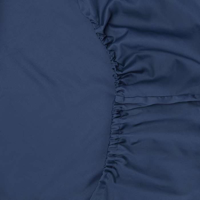 Простыня на резинке из премиального сатина темно-синего цвета из коллекции essential, 180х200х30 см Tkano TK24-FS0011