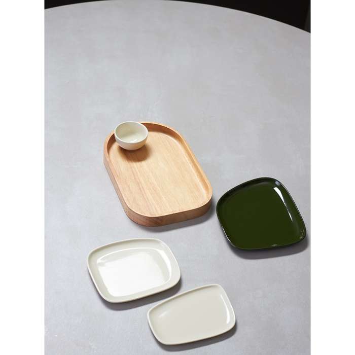 Набор из 4-х сервировочных тарелок на деревянном подносе sorrento Liberty Jones LJ0000401