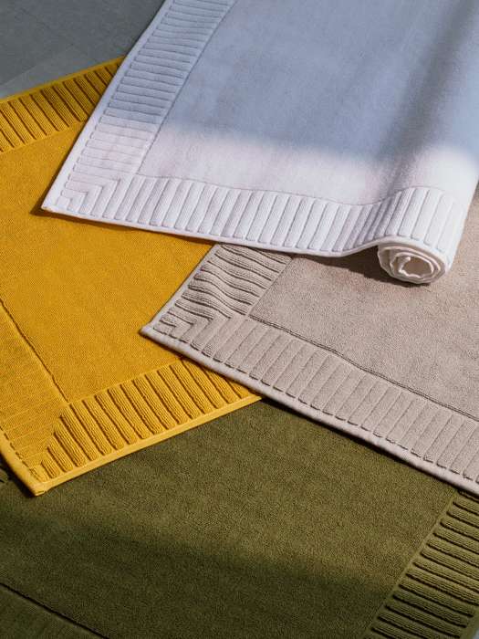 Коврик для ванной с фактурным бортиком оливкового цвета из коллекции essential, 50х80 см Tkano TK26-BM0004