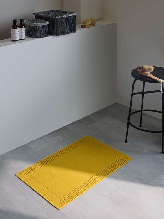 Коврик для ванной с фактурным бортиком цвета охры из коллекции essential, 50х80 см Tkano TK26-BM0002