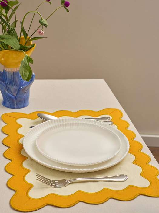 Салфетка под приборы с контрастным кантом горчичного цвета из коллекции trendy ruffles, 35х45 см Tkano TK25-PM0009