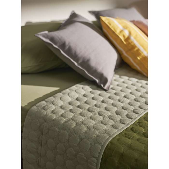 Покрывало стеганое solid dots оливкового цвета из коллекции essential, 230х250 см Tkano TK23-BS0016